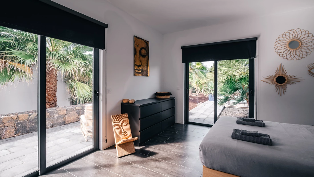 fuerteventura-puresurfcamps-pure-surfcamp-surfcamps-surflessons-kanaren-lajares-surflodge-lodge-canaries-wellenreiten-vulkan-insel-sommer-goodlife-desert-sand-lifestyle-vanlife-urlaub-holiday-surftrip-shaka-dude-beach-waves