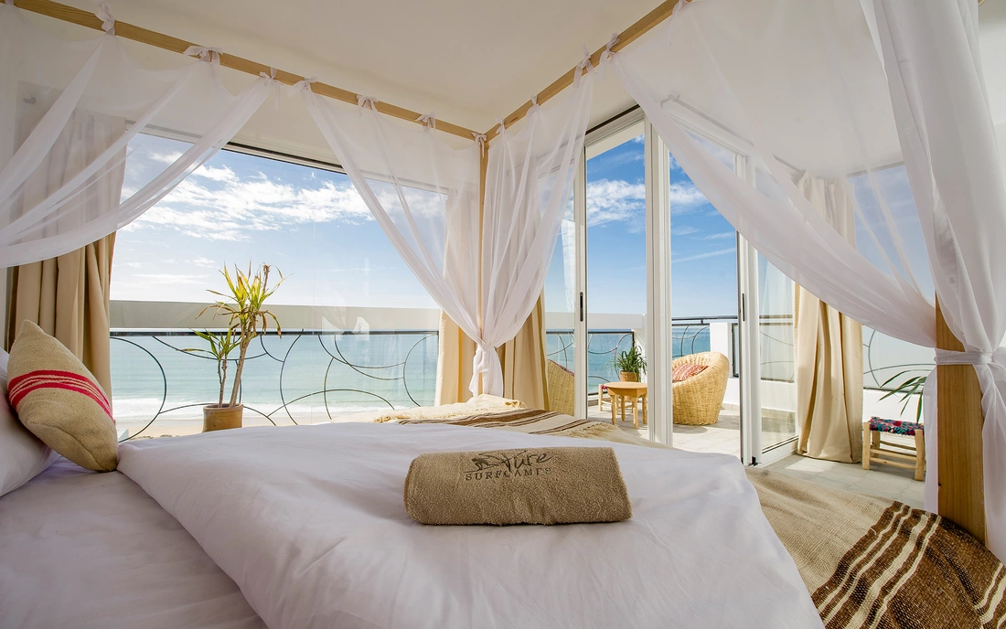 puresurfcamps-marokko-surfschule-zimmer-bett-meerblick-ocean-view-sea