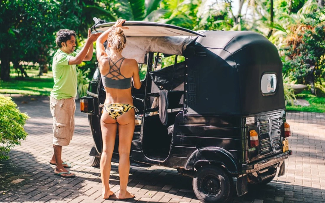 Unser Tuk Tuk Service zu den Surfspots ist inklusive