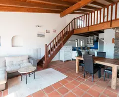 Surfcamp_Algarve_Apartment_Wohnbereich Apartment Wohnbereich mit Treppe