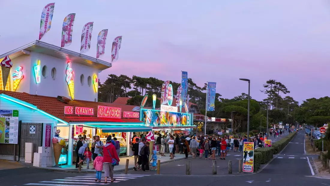 Frankreich Familienurlaub surfen lernen promenade