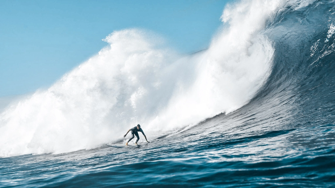 BIG WAVE surfen mit Alex Zirke