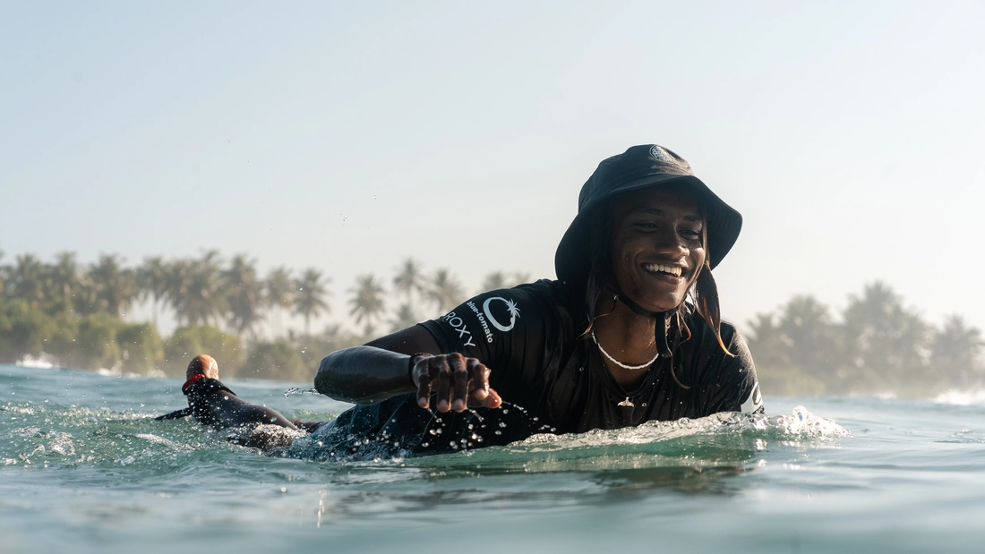 Deine Surflehrer gehen gerne mit dir zusammen ins Wasser
