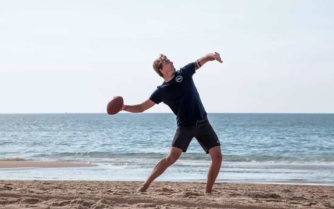 Dylan Groen beim Training am Sandstrand in Frankreich