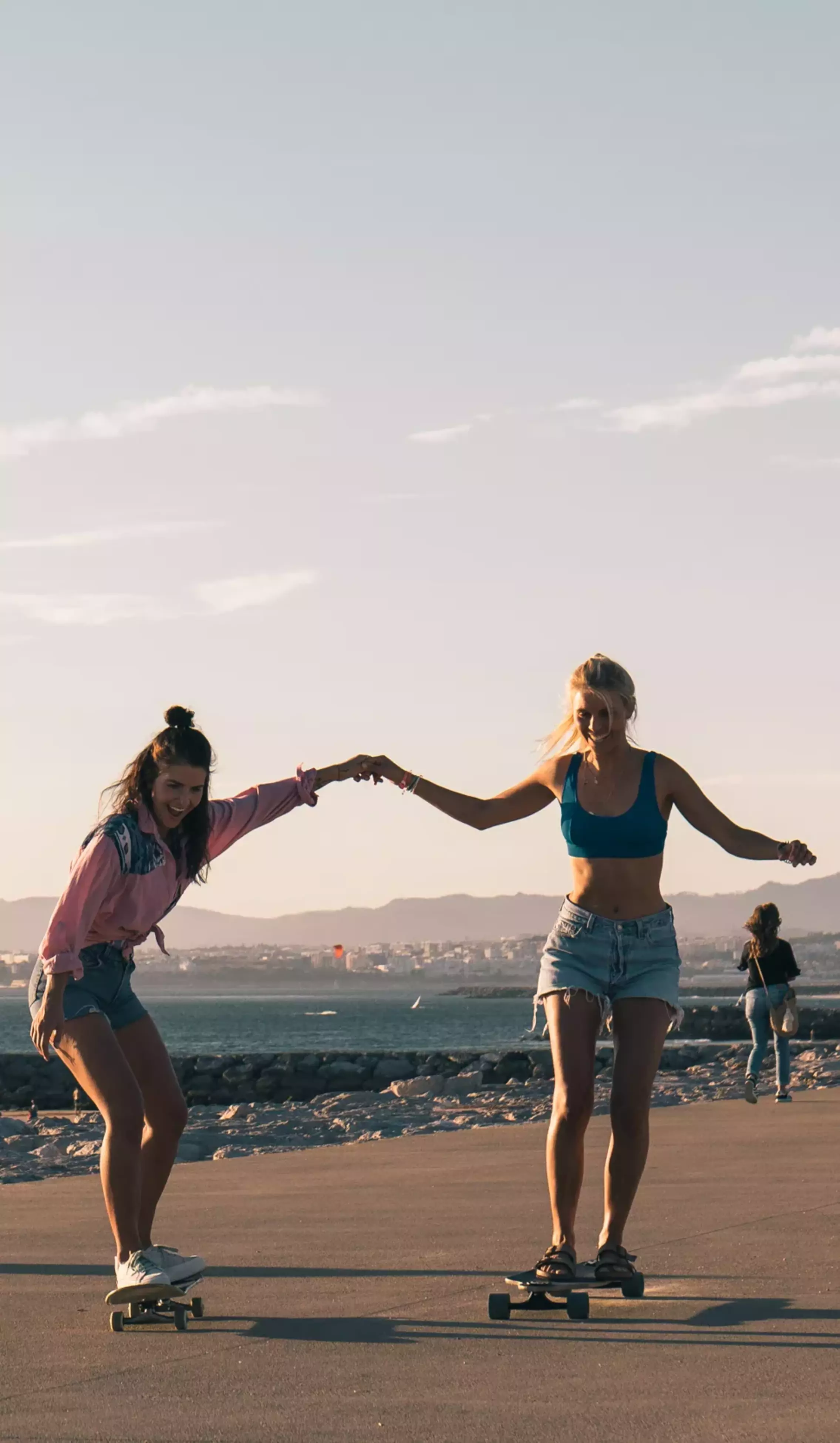 Surf house Caparica girls on skate board