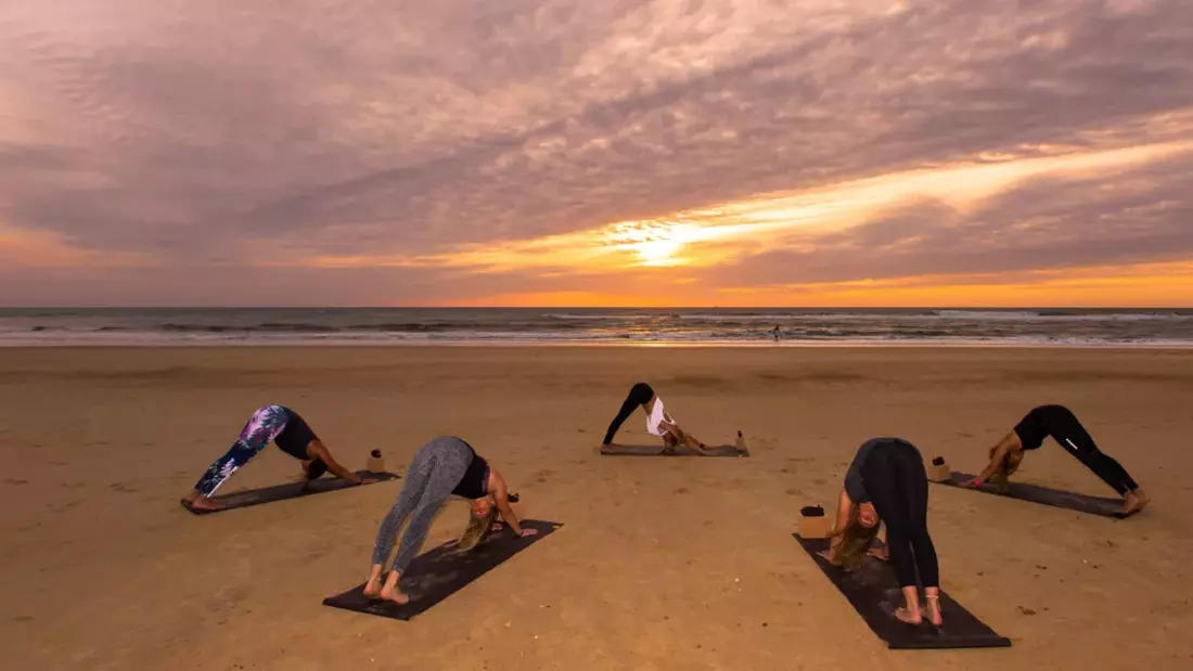 yoga beach pure surf camp seignosse