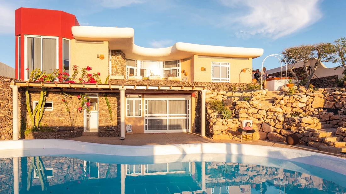 surf villa fuerte with pool and sea views