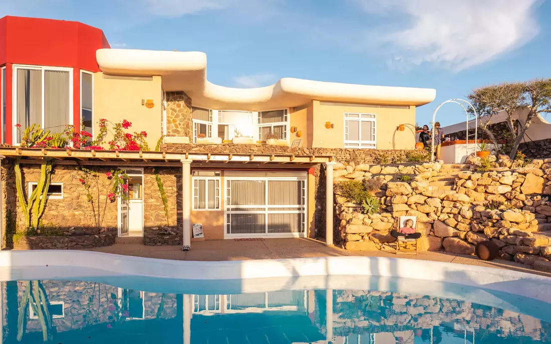 surf villa fuerte with pool and sea view