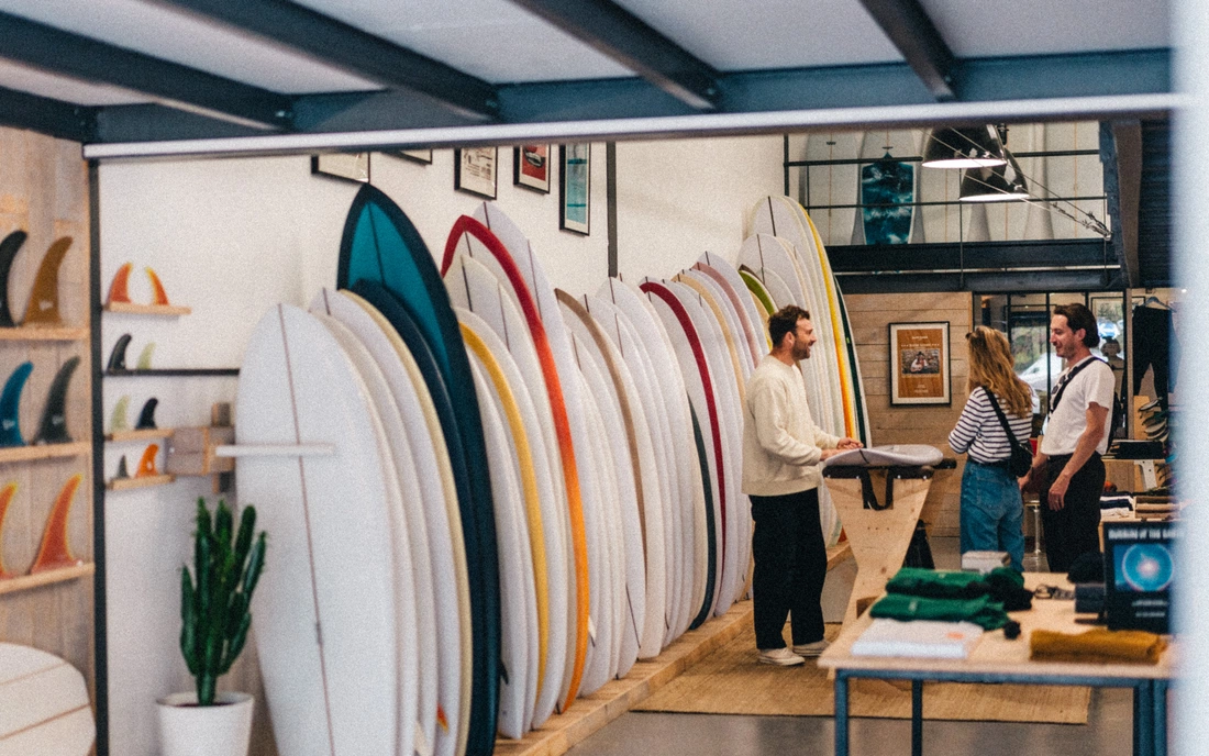 Familien Surfcamps Ausflug in die Outlets nach Hossegor Bretter