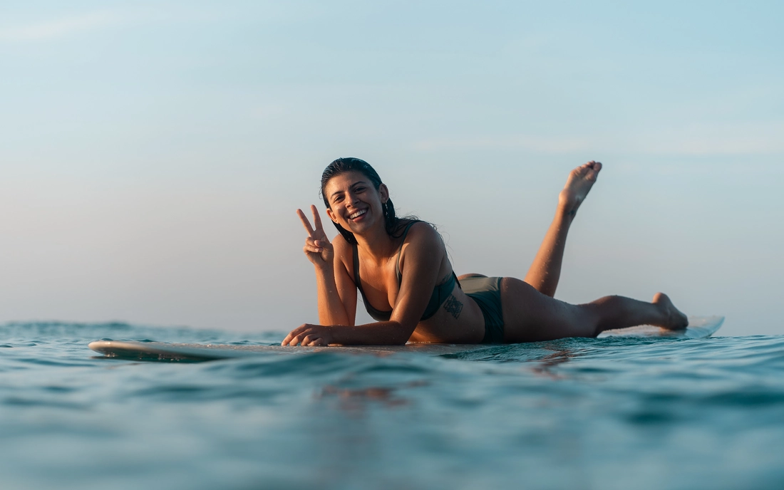 Beachfront Surfcamp Sri Lanka Guiding Sunset surf vorm Haus 
