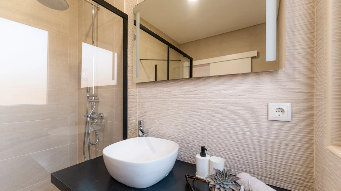 The beautiful bathroom in the family room at Surfcamp Azores.