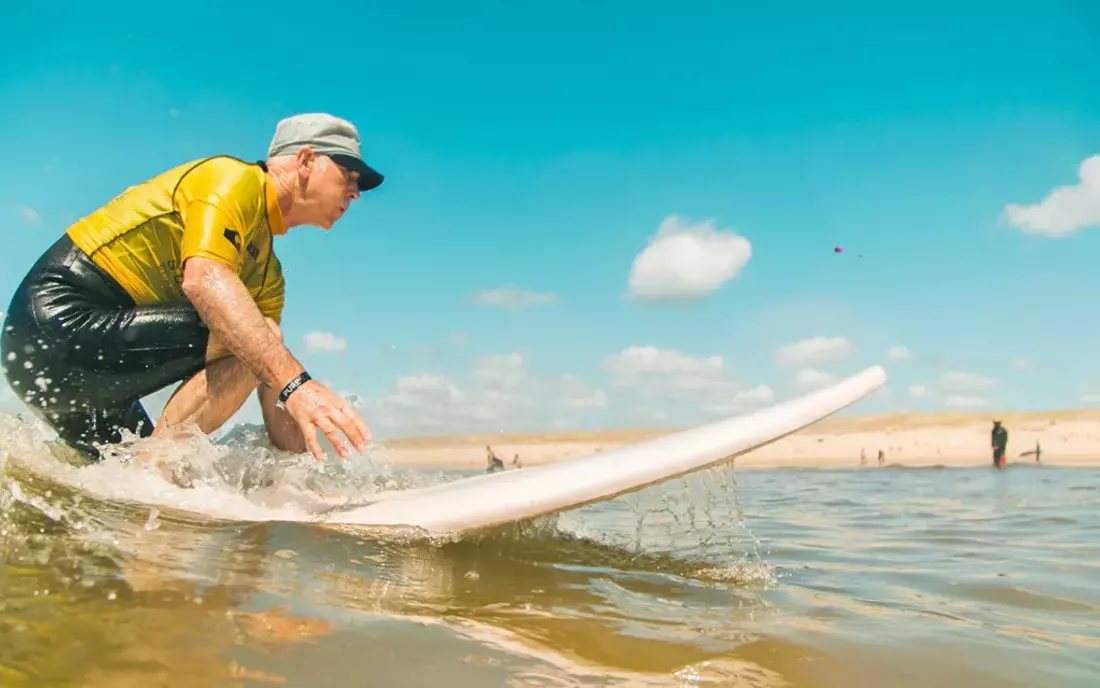 Learn to surf under the French sun