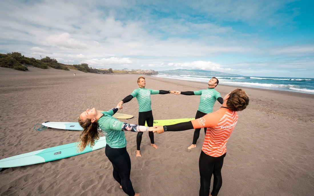 We offer you professional surf courses with our local surf school. The surf coaches are very knowledgeable and will teach you how to surf at the beach break - easy, safe and lots of fun! Perfect conditions as we can choose spots between the north and south coast depending on the waves and wind. ● Own local surf school ● Certified surf instructors with lifeguard training ● Ocean and Earth equipment, meets the highest quality standards ● Surf courses for all levels ● Surf courses with theory and video analysis