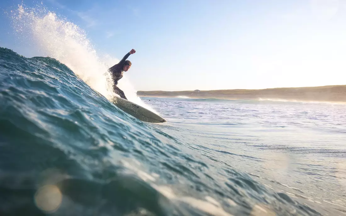 Finn Springborn beim Surfen