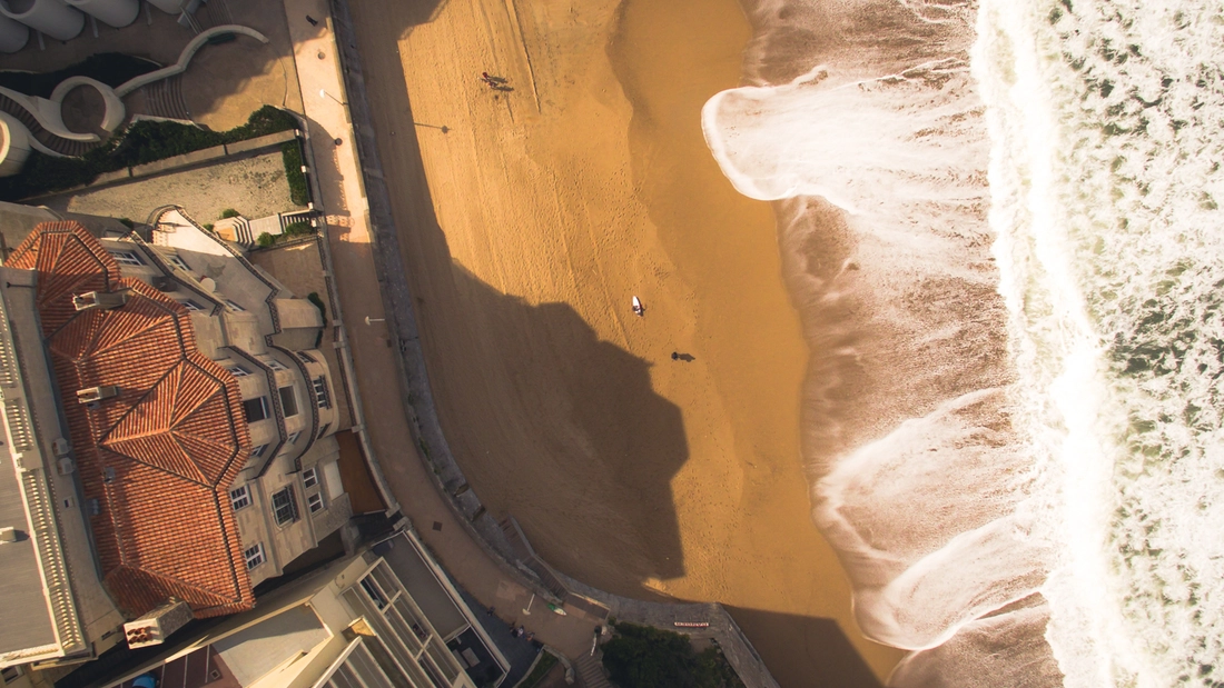 schöne architektur und schöne buchten in biarritz