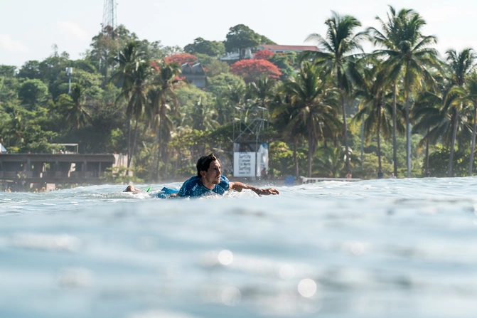 Leon Glatzer qualifiziert sich beim Surfen für Olympia 2021 in Tokio