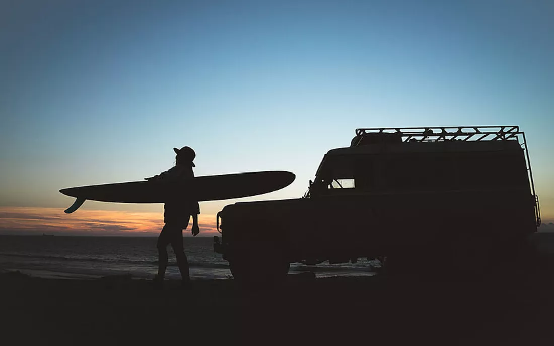 Surfer beim Surfguiding am Spotcheck