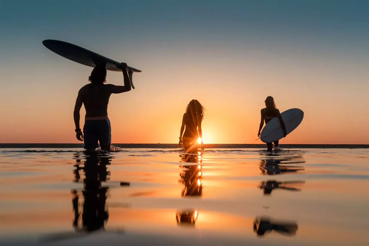 24+ Surfcamp Moliets Frankreich Sonnenuntergang Posing