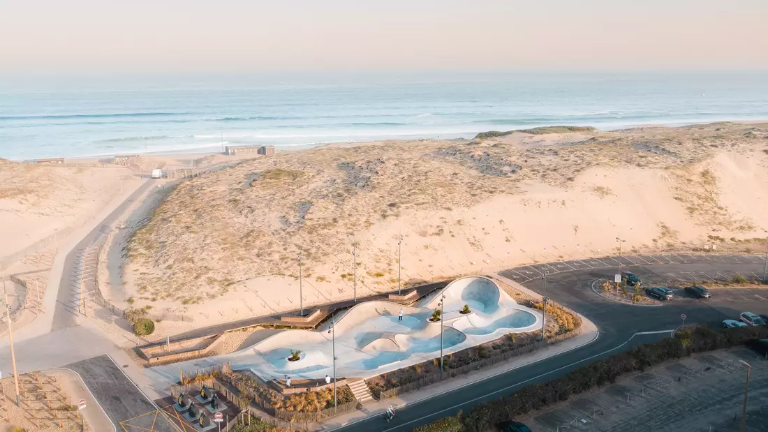 Skate Park hinter der Düne in Frankreich