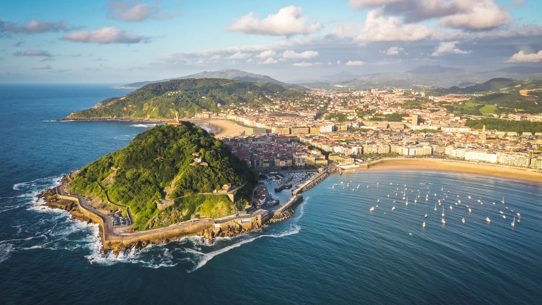 breathtaking landscapes where the Pyrenees flow into the Atlantic