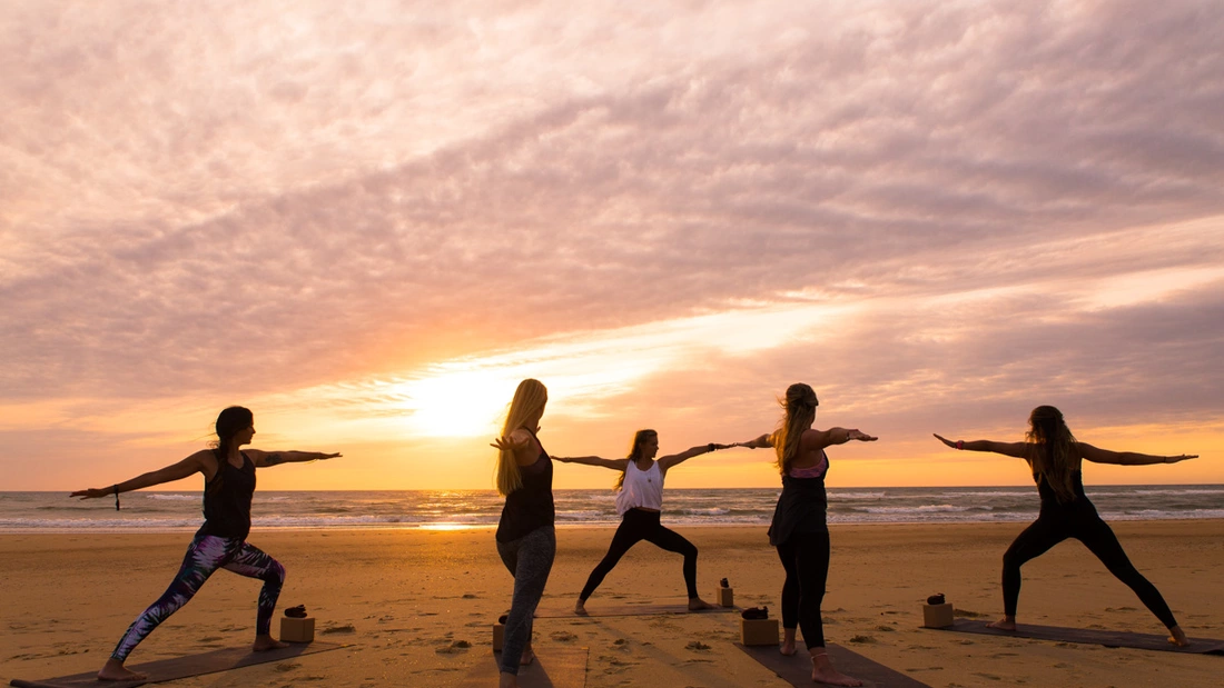 yoga beach pure surf camp seignosse