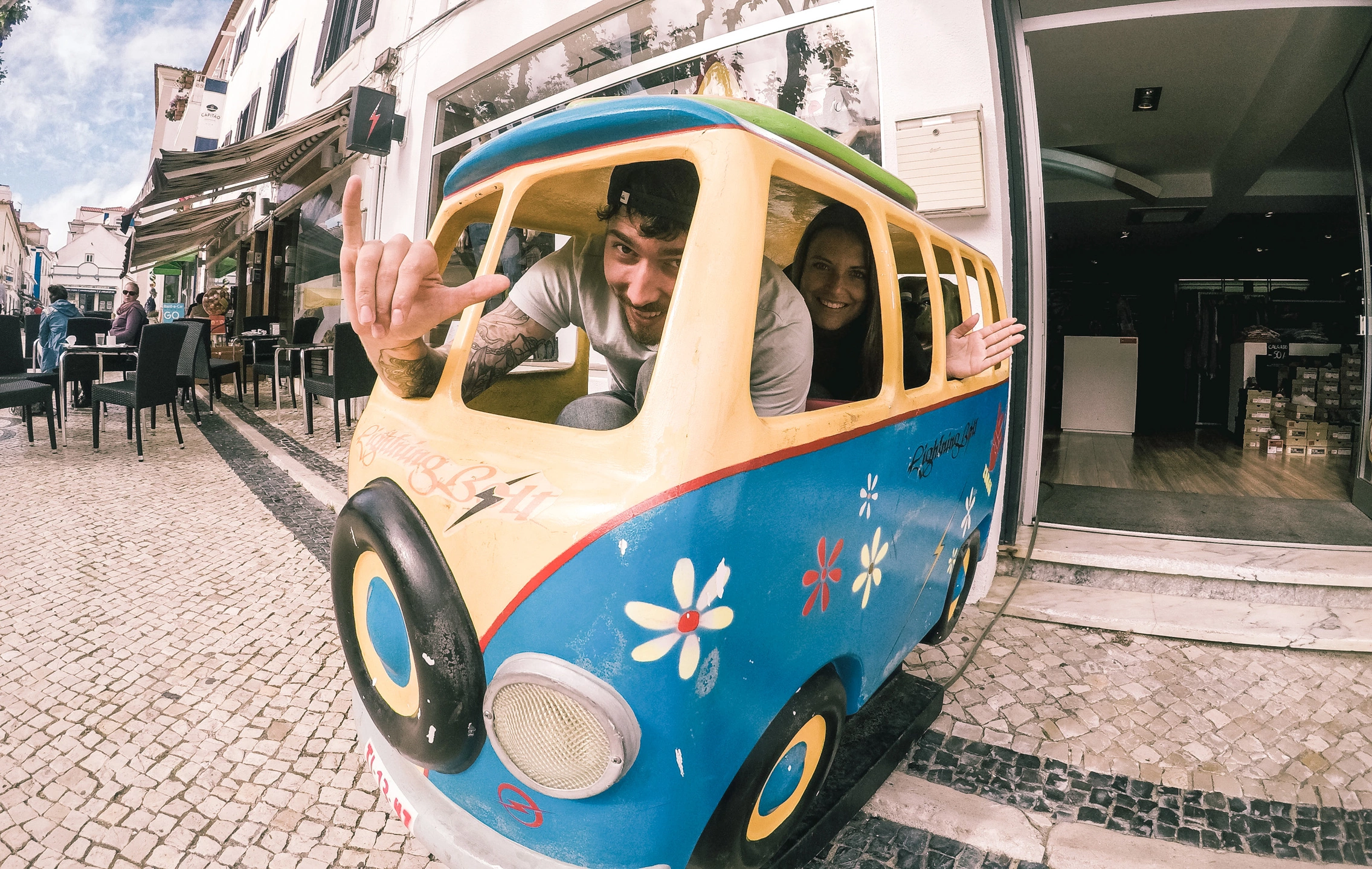 Camper Van in Ericeira im Surfurlaub