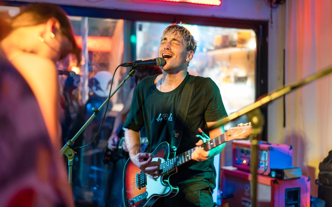 Live-Konzerte in den lokalen Bars
