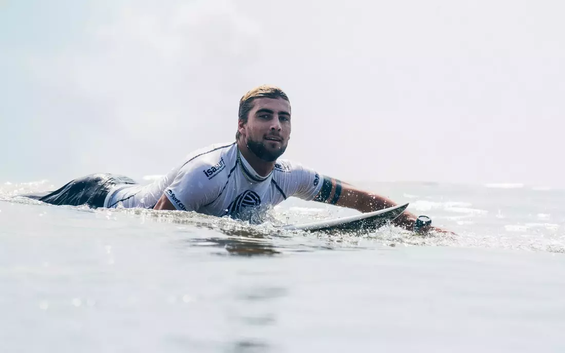 Dylan Groen beim Surfen