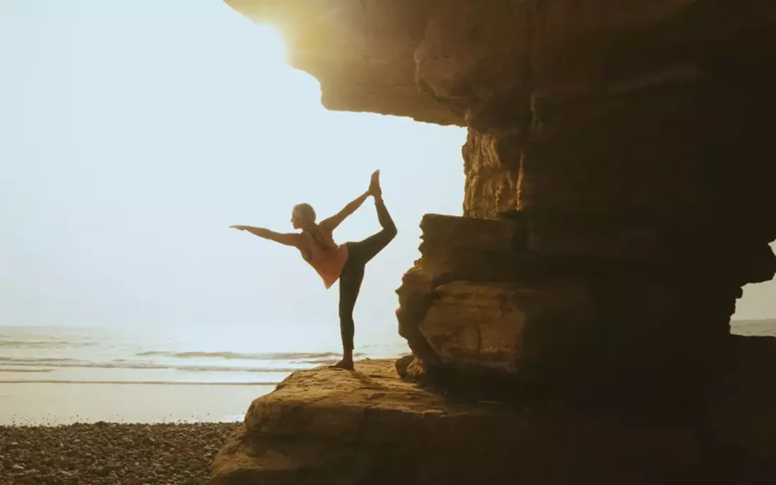 Aktivitäten wie Yoga runden das Surfen ab