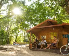 Unsere Bungalows bieten euch viel Platz und eine Terasse Unsere Bungalows bieten euch viel Platz und eine Terasse