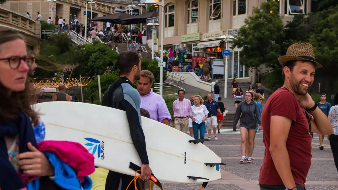 Pure surfcamps shoppen in Biarritz