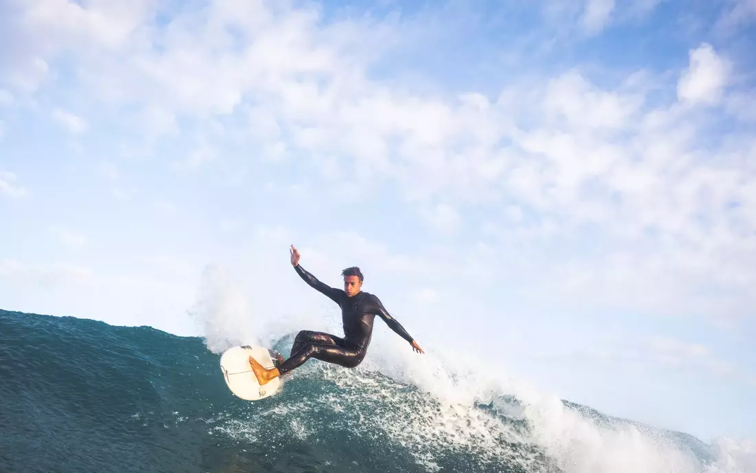 Finn Springborn beim Surfen