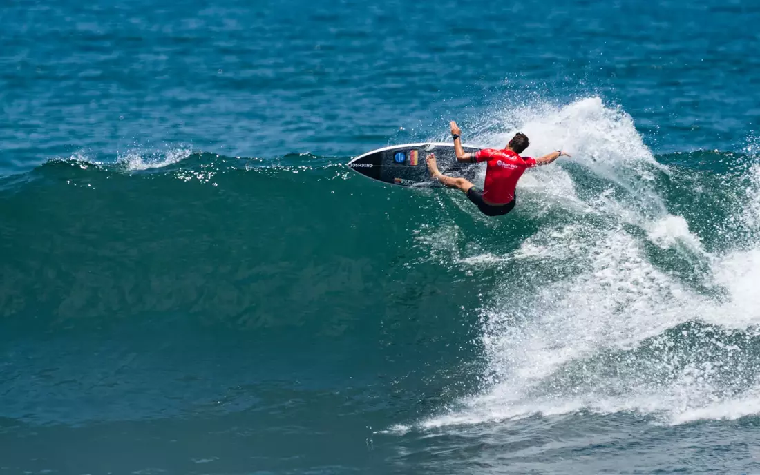 Dylan Groen beim Surfen