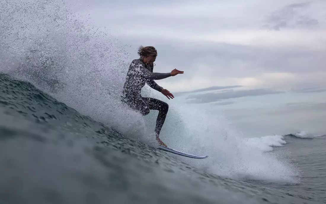 Finn Springborn beim Surfen