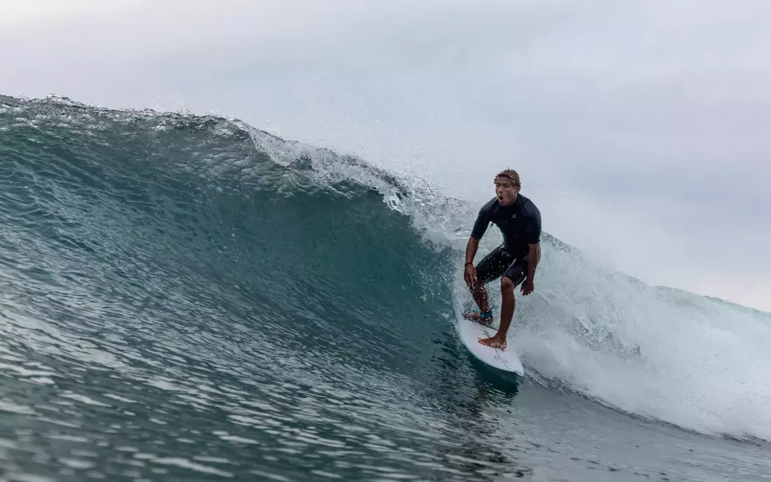 Marco Teichner beim Surfen in Frankreich