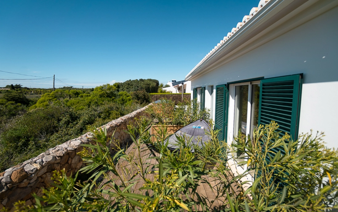 Surfhouse Portugal Terrasse mit Blick ins Naturschutzgebiet