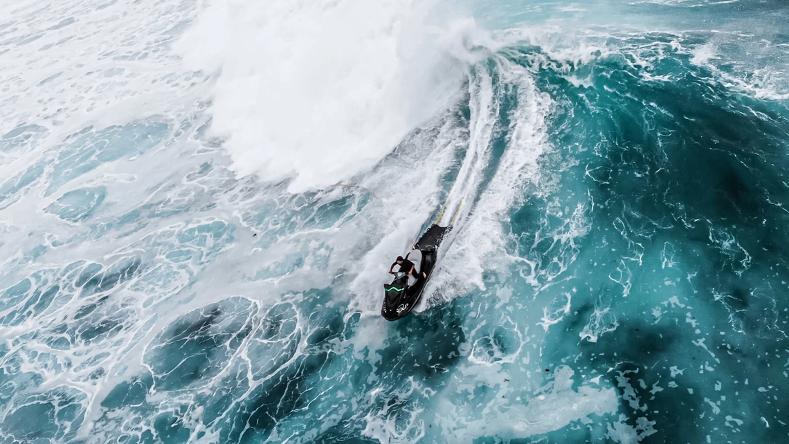 BIG WAVE surfen mit Alex Zirke und Jetski