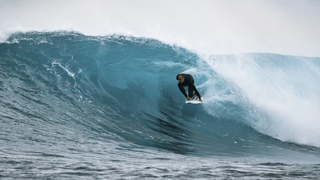 Remy surfs Canary Island at Puresurfcamp