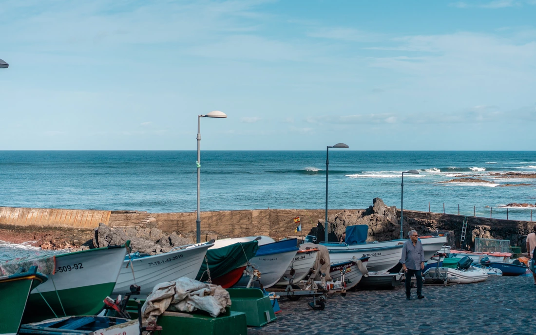 Find empty line ups with your professional surf instructors.