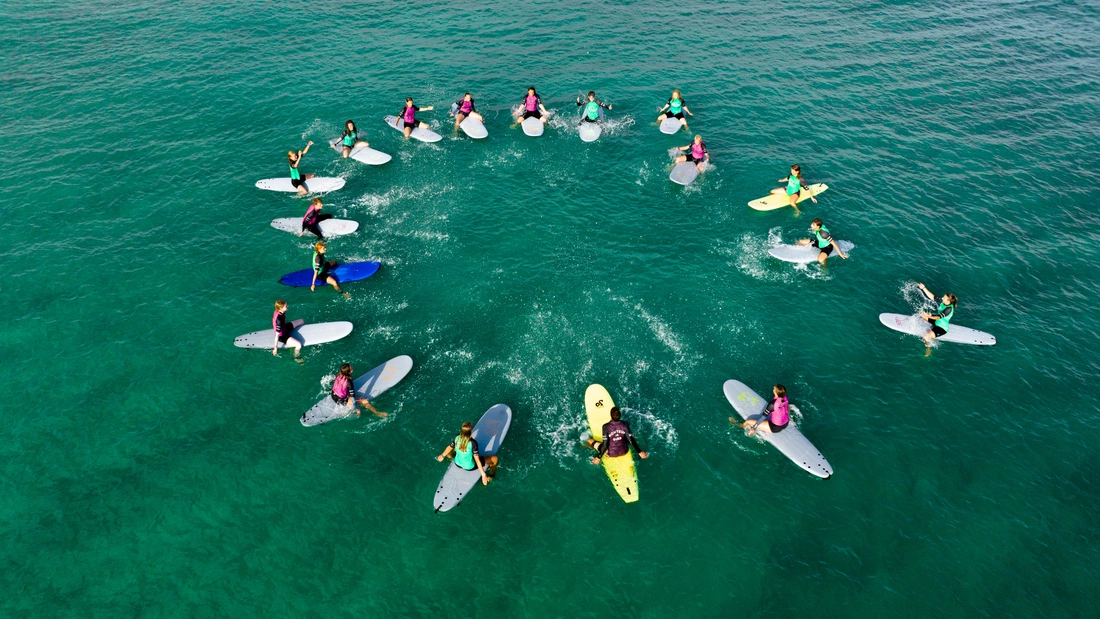 Familien Surfurlaub Frankreich Surfcamp Biscarrosse Surfkurse in der Gruppe