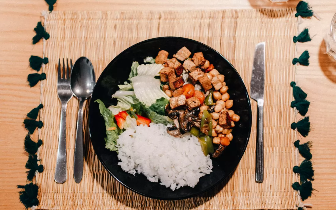 Delicious and rich bowls with meat or completely vegan.