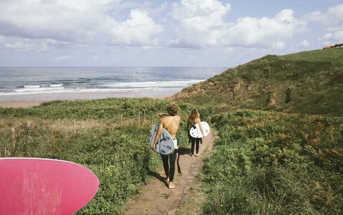 Das Surfcamp Oyambre liegt in einem Naturpark in Kantabrien