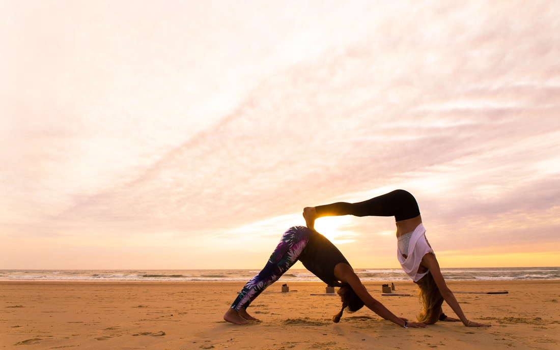 Acro-Yoga am Strand