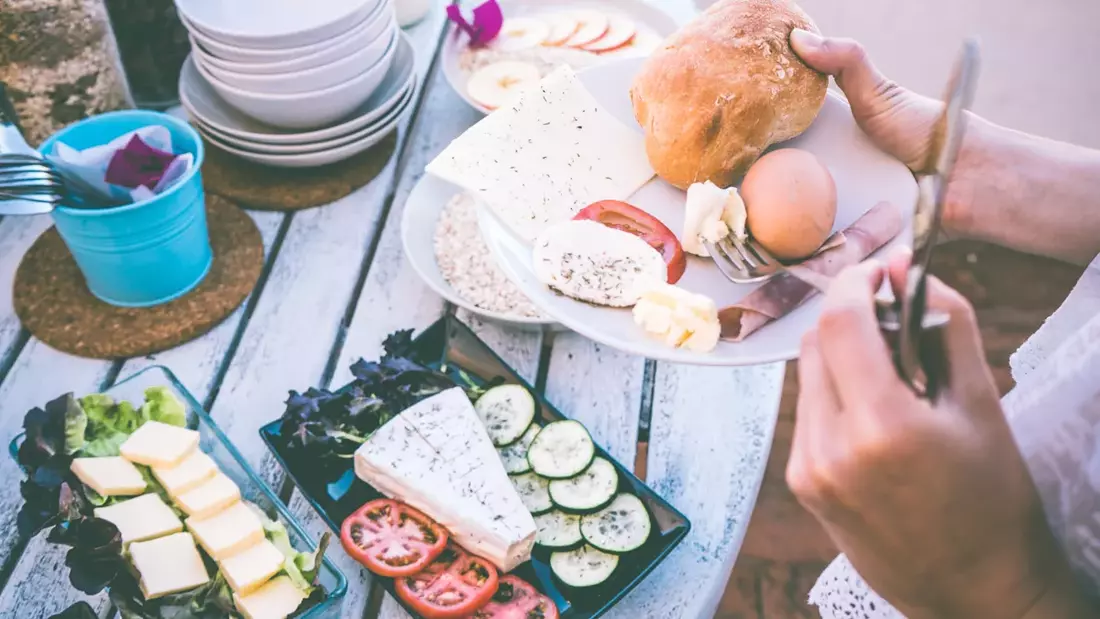 Eco Surf Lodge Caparica Portugal Breakfast surf house 