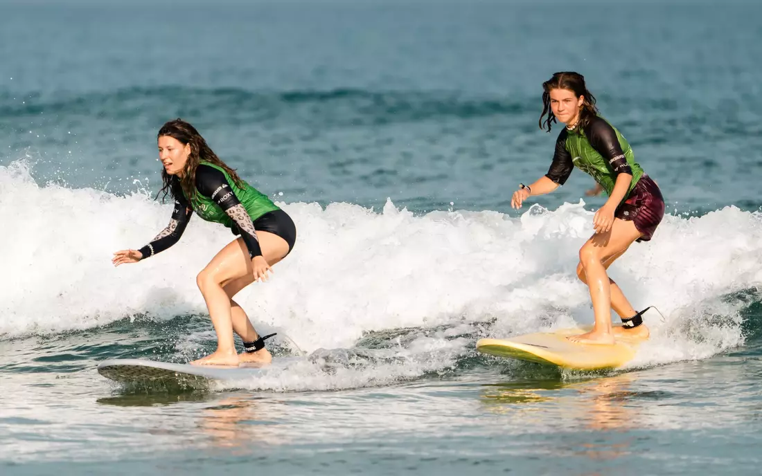 eco surflodge caparica surf lesson