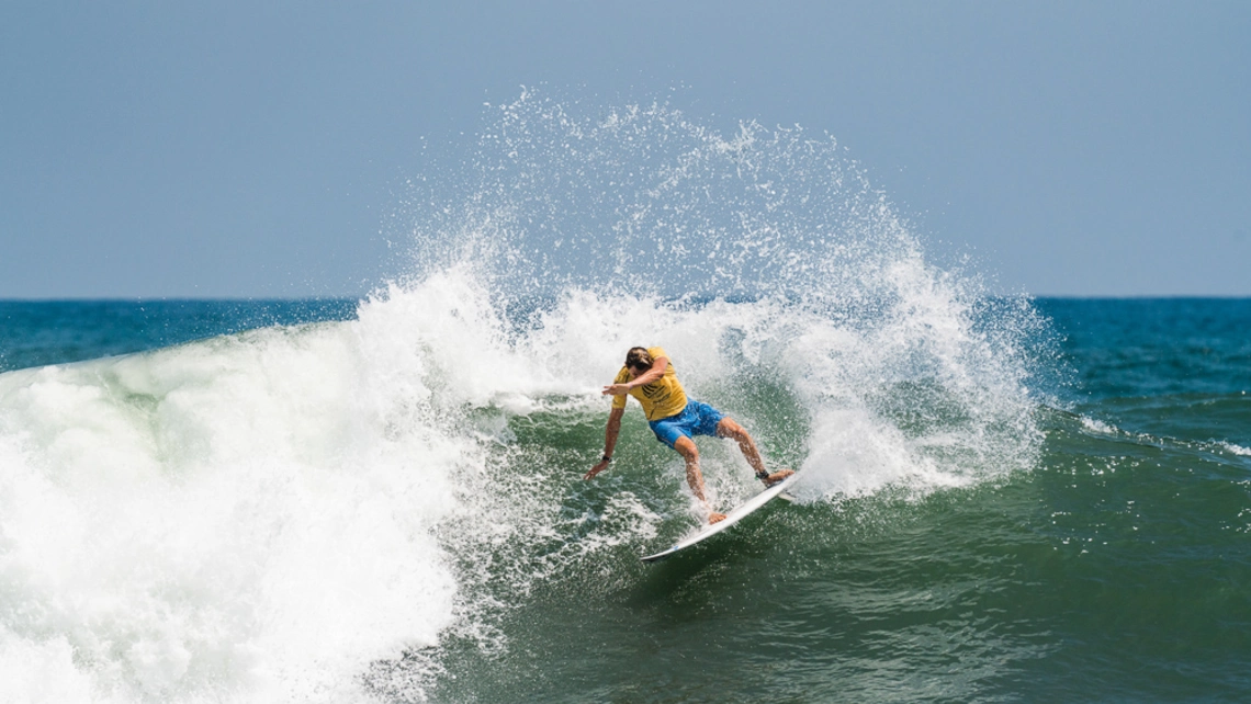 Leon Glatzer qualifiziert sich beim Surfen für Olympia 2021 in Tokio