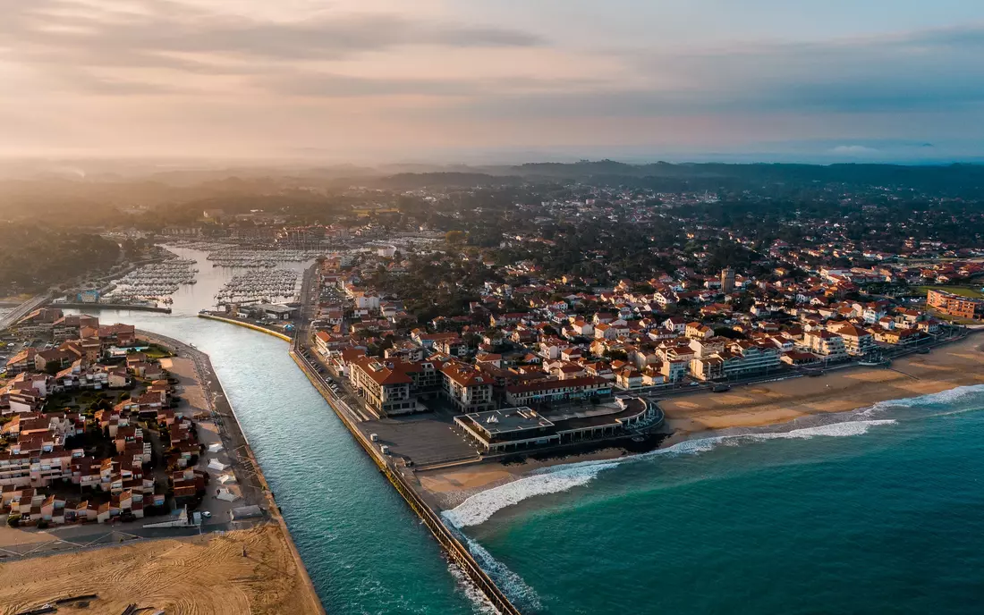 Erkunde unzählige Bars, Cafés & Shops in Hossegor