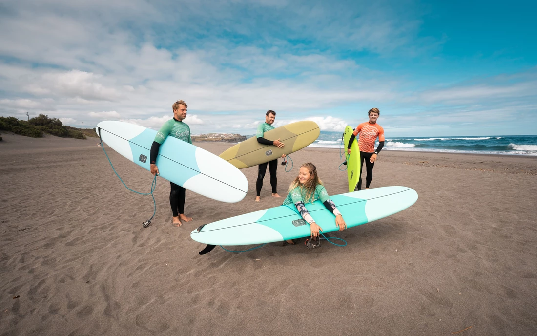 We only work in small groups, our precisely defined quality requirements offer you professionally trained surf instructors (ISA certified), the highest safety standards and top training material. Our goal is to make you a surfer, have fun and enjoy the breathtaking nature at the same time. We comply with international standards. The coaches and our friendly team are always available to talk to you after the courses!
