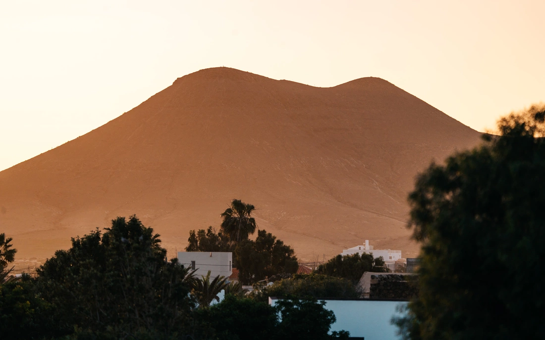 Evening light on the Calderon Hondo.