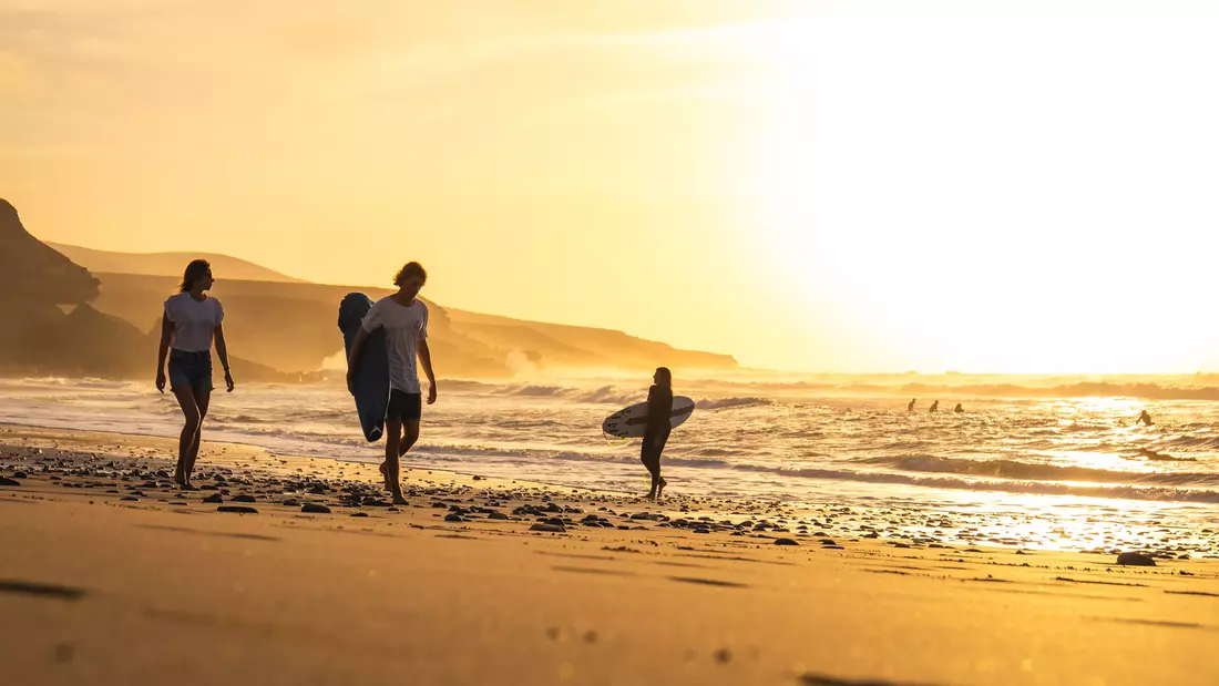 Last session of the surf day. 